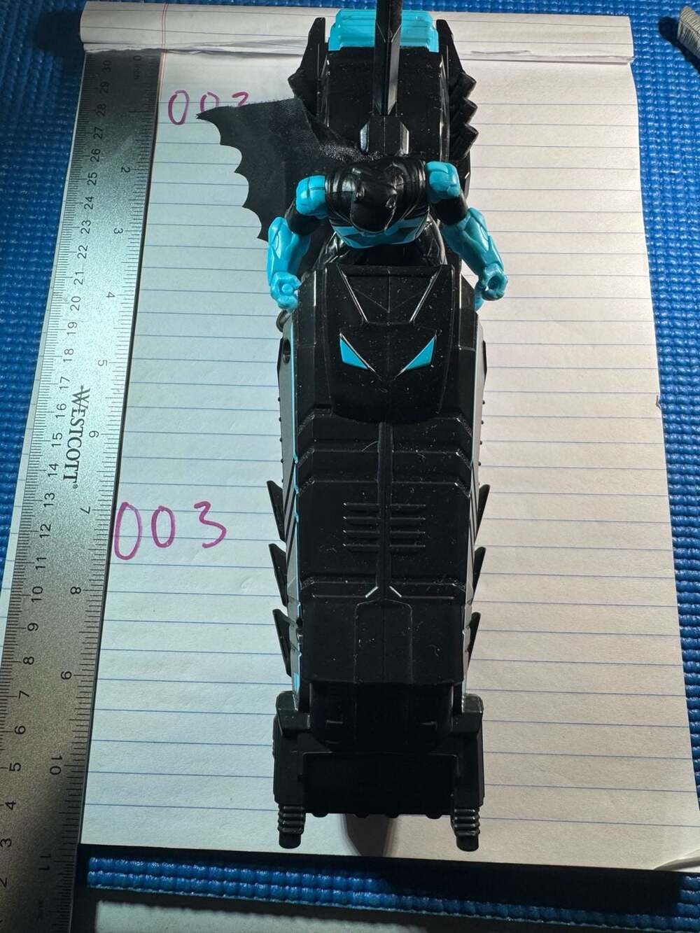 Spin Master DC Universe Batman 4-Inch Action Figure with Bat-Tech Vehicle